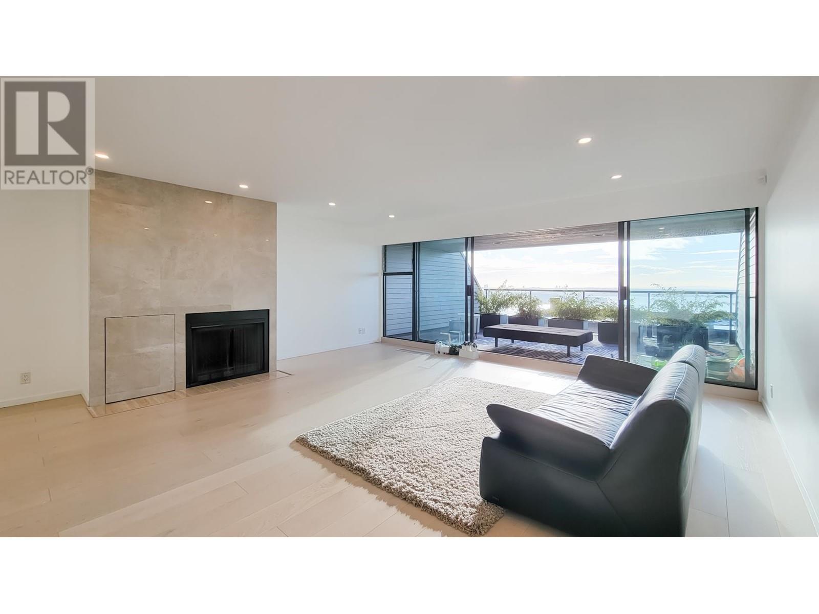 2250 Folkestone Way Unit 21, West Vancouver, BC V7S 2X7