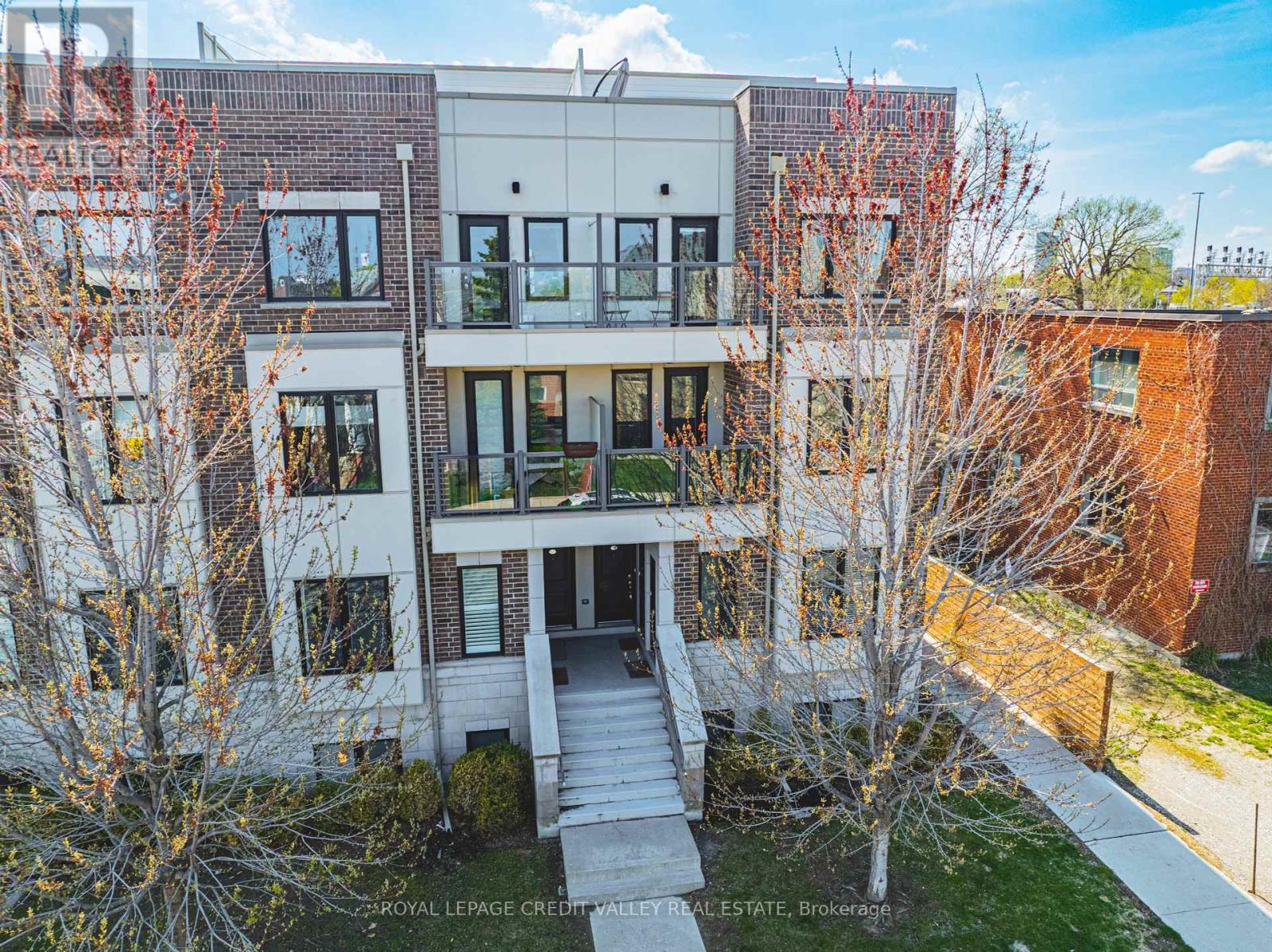 116 256 Royal York Rd E, Toronto, ON M8V 1Y8