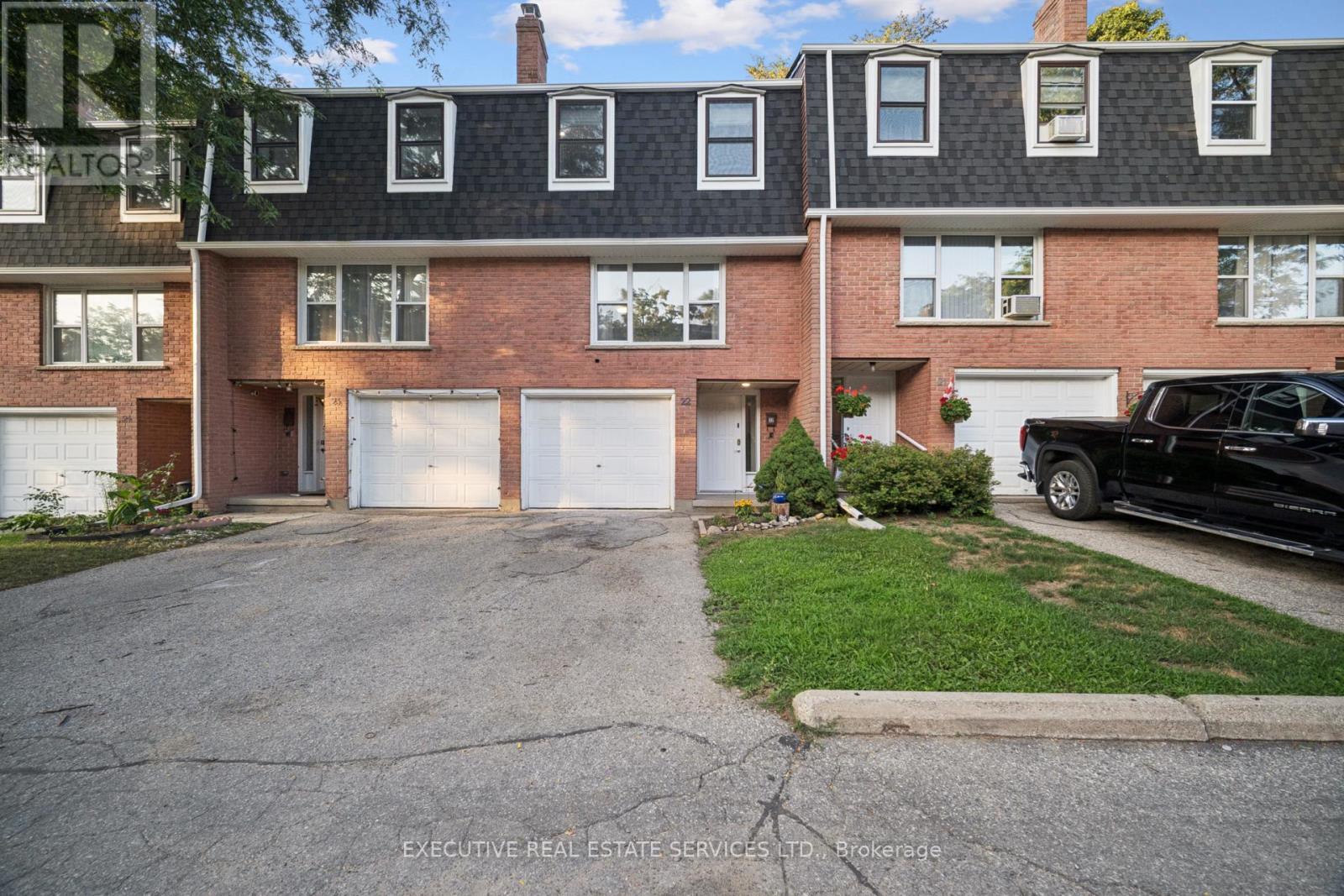 22 100 Bluevale St N, Waterloo, ON N2J 4M9