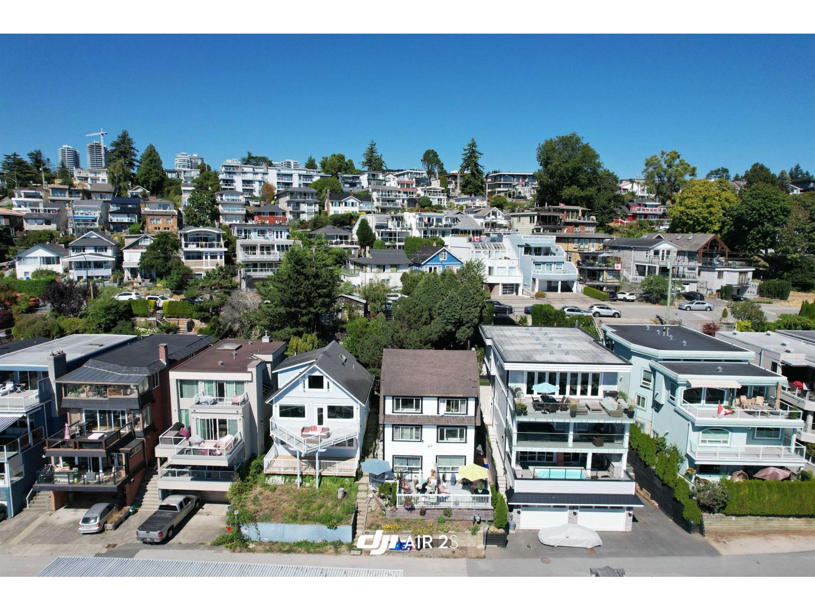15156 Victoria Ave, White Rock, BC V4B 1G3