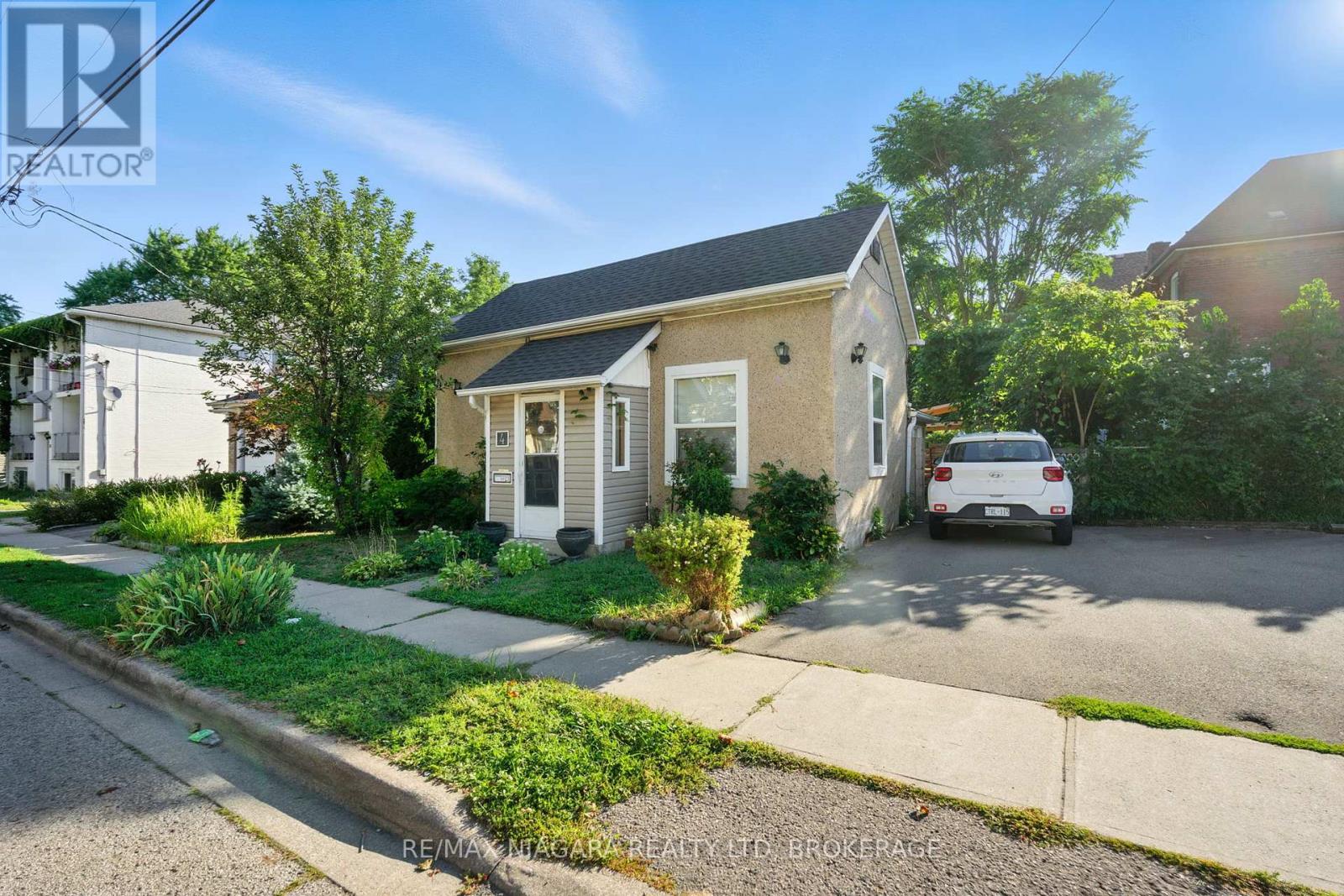 4 Woodland Ave, St. Catharines, ON L2R 5A2