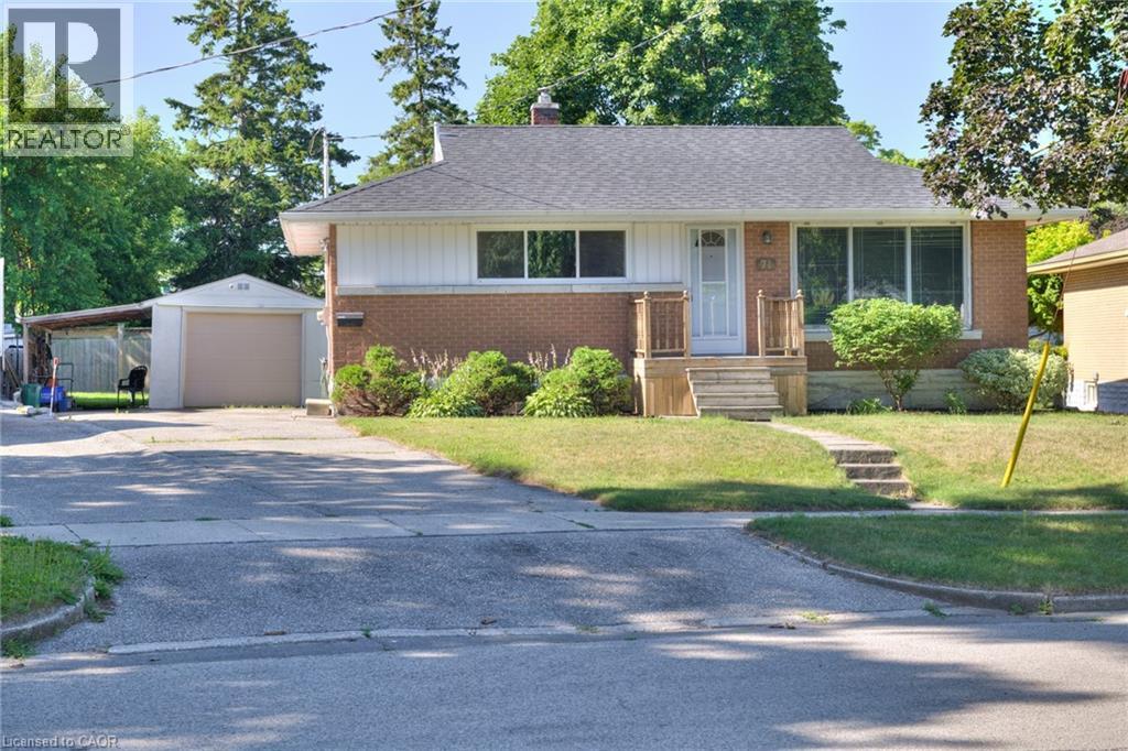 71 Broadmoor Ave, Kitchener, ON N2C 1Y6