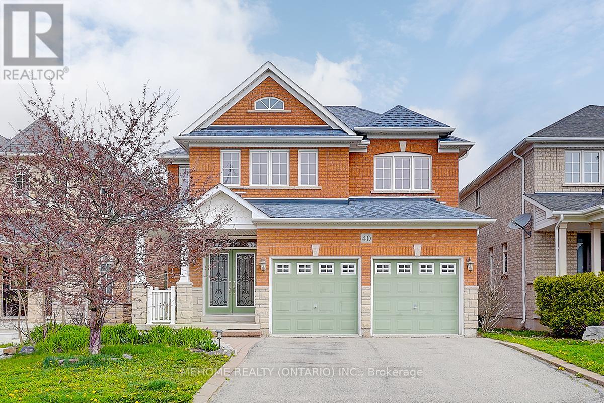 40 Westminster Cir, Barrie, ON L4M 0A4