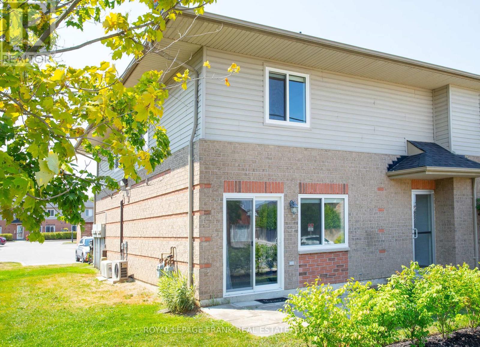 9 1 Testa Rd, Uxbridge, ON L9P 1Y8