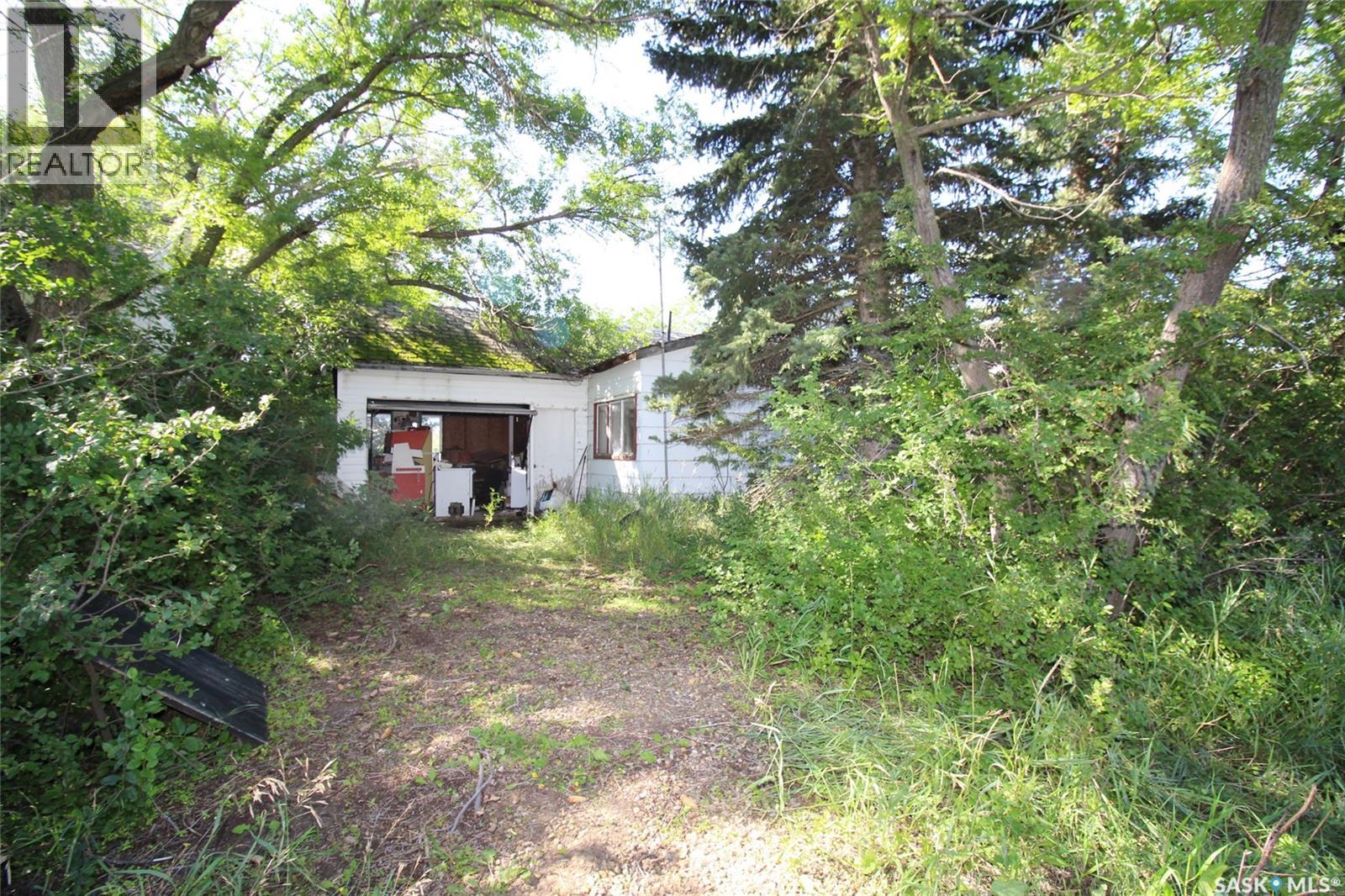 2 Avenue South, Simmie, SK S0N 2N0