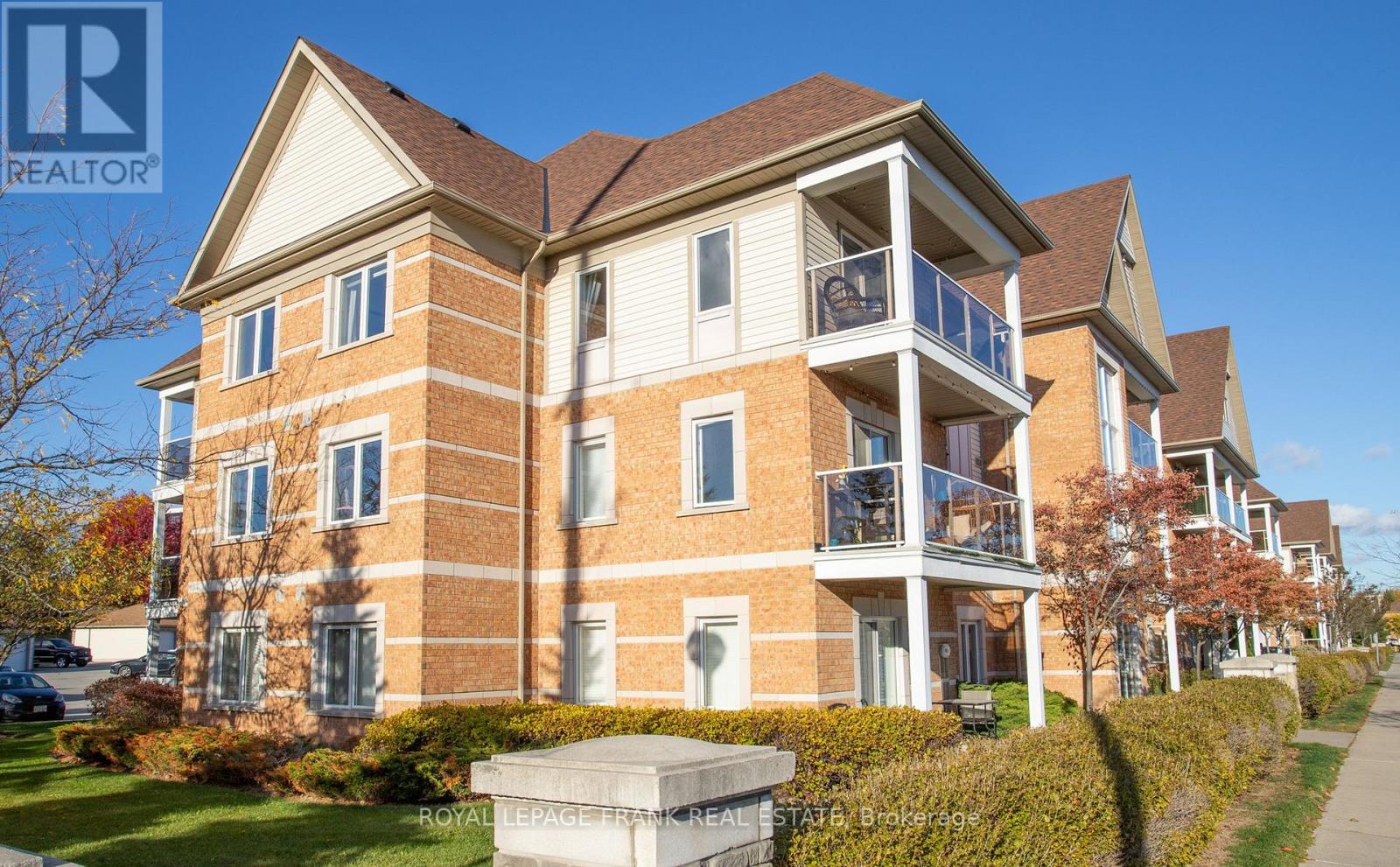 301 132 Aspen Springs Dr, Clarington, ON L1C 0H1