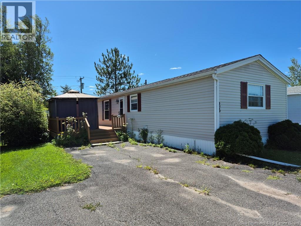 23 Tyler St, Lincoln, NB E3B 6X4