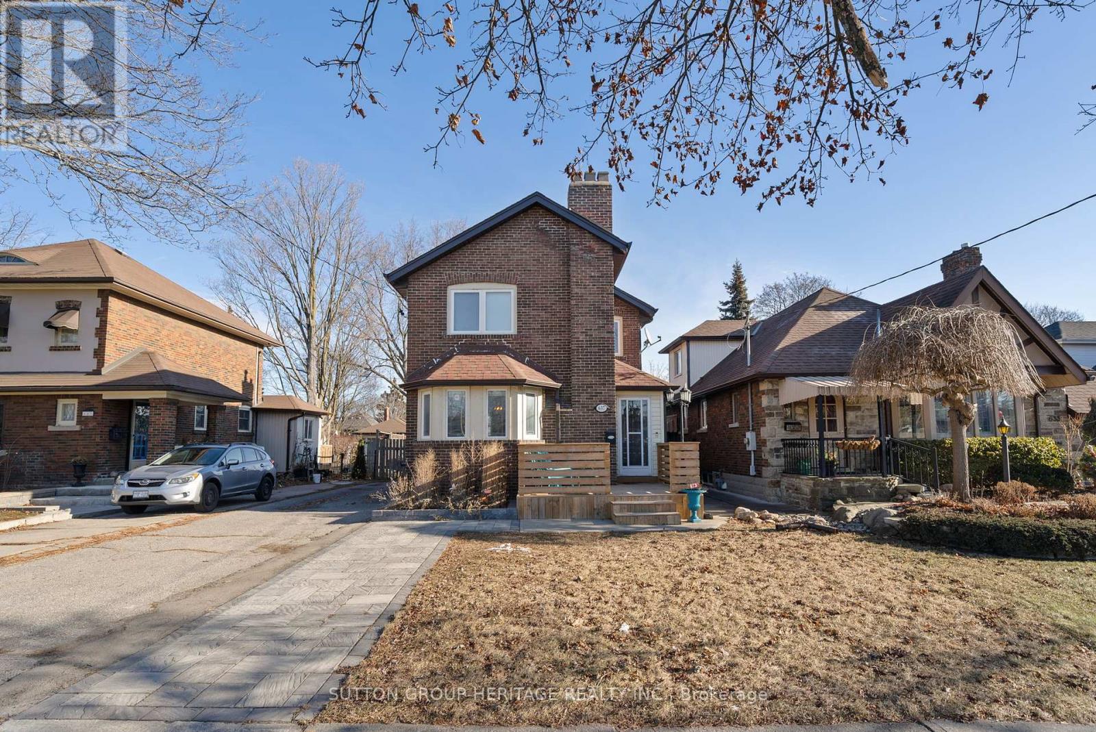 637 Masson St, Oshawa, ON L1G 5A4