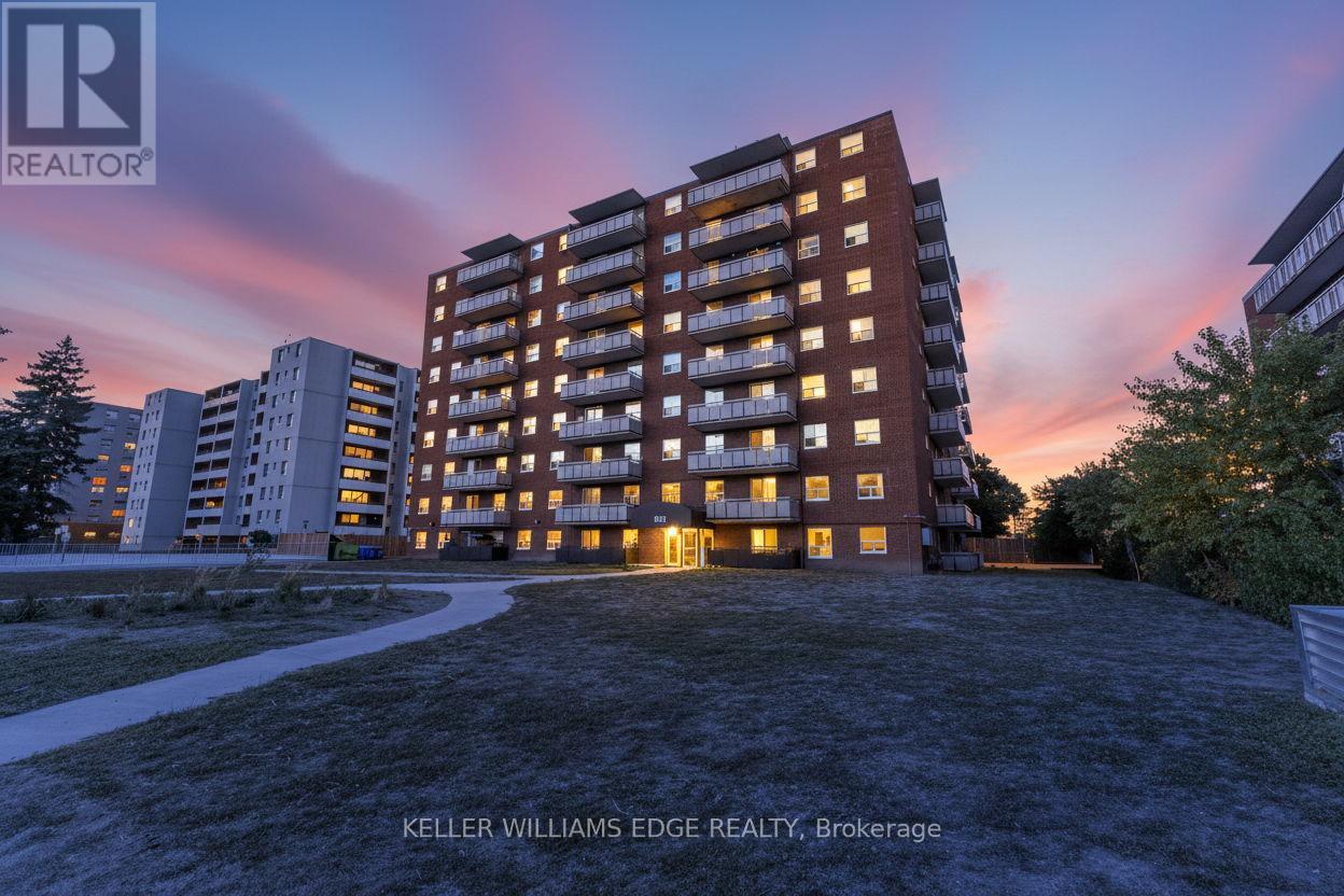 802 851 Queenston Rd, Hamilton, ON L8G 1B4