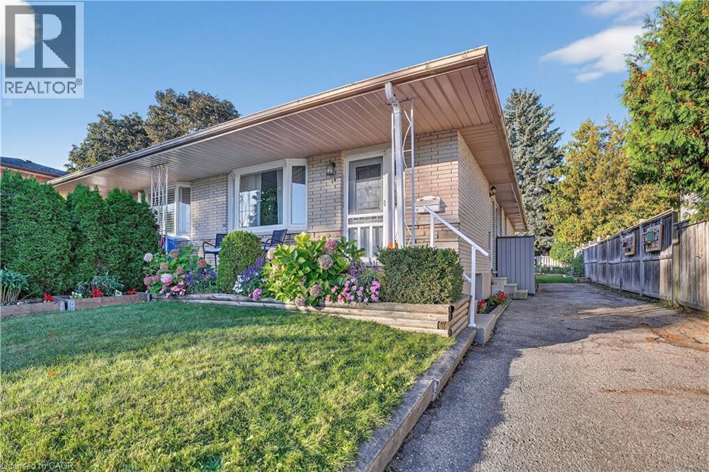 14 Carnaby Cres, Kitchener, ON N2A 1M7