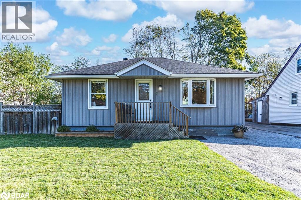 5 Newton St, Barrie, ON L4M 3N2