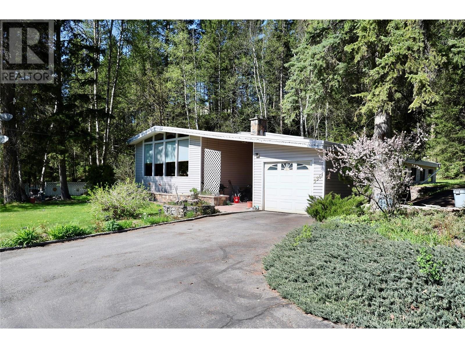 3361 3365 95 Hwy, Golden, BC V0A 1L0