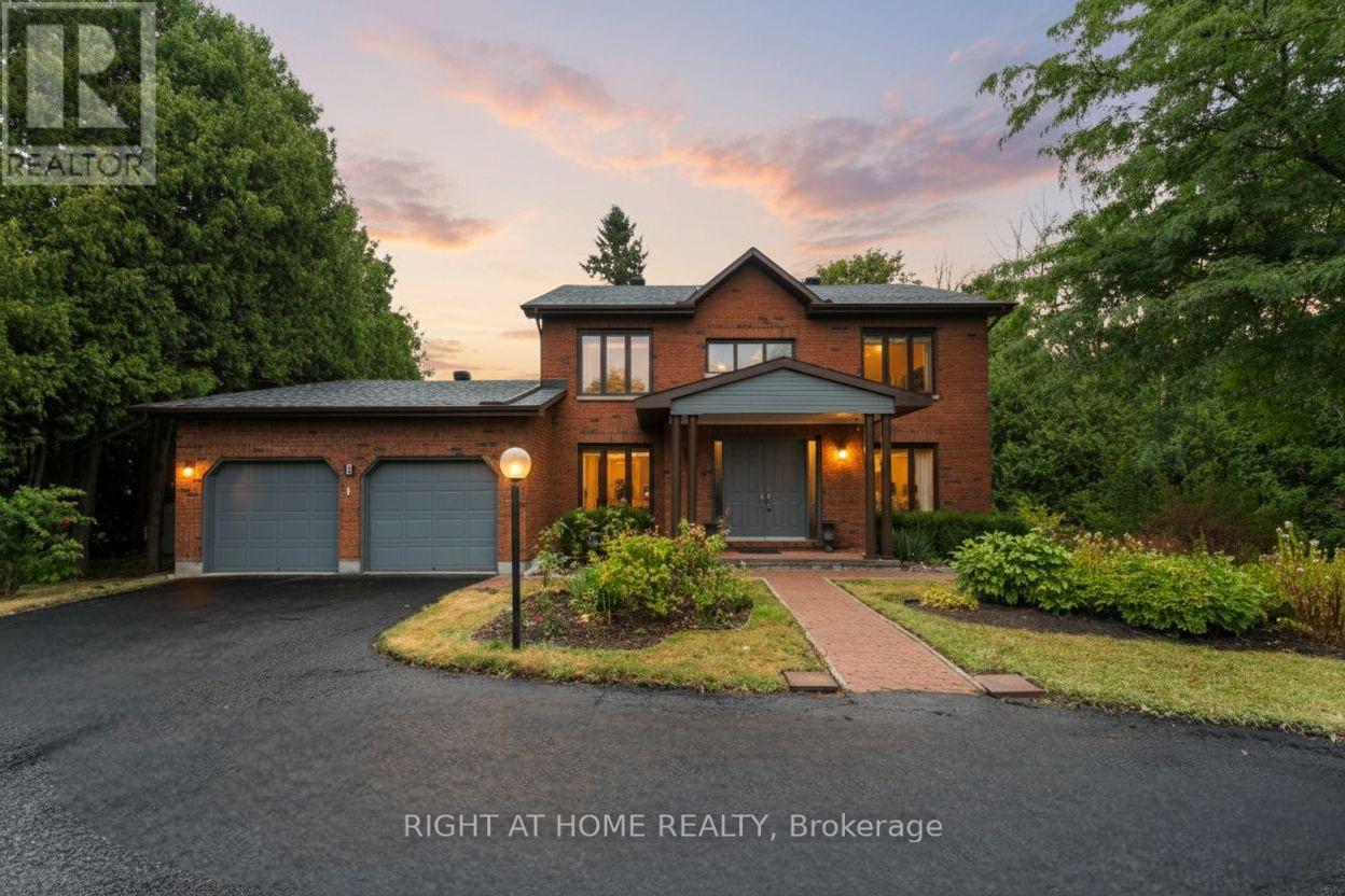 2 Muirfield Gdns, Ottawa, ON K2R 1B8