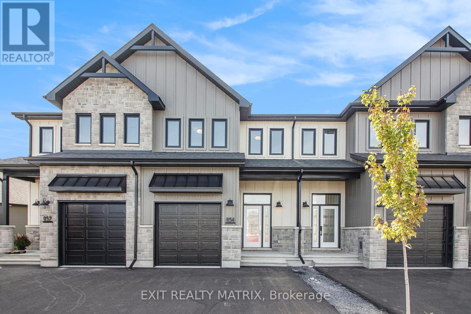 954 Cologne St, Russell, ON K0A 1W0