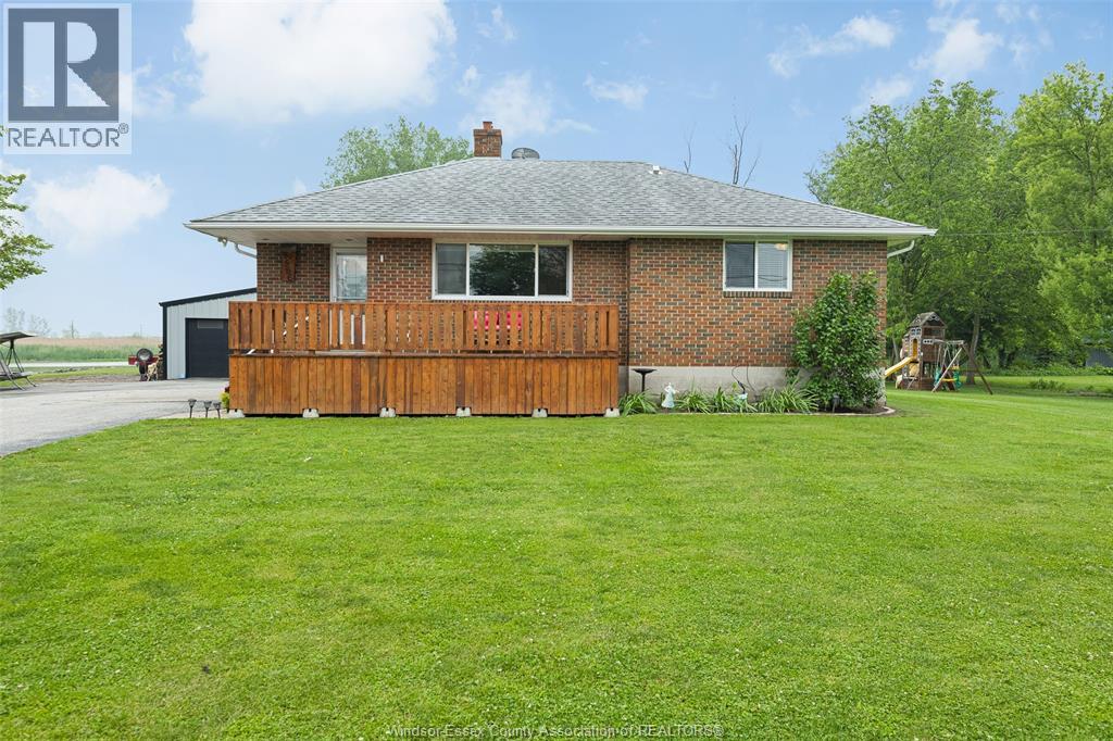 9556 Malden Rd, Amherstburg, ON N9J 2W4