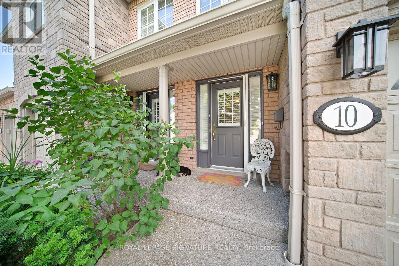 10 1050 Grand Blvd, Oakville, ON L6H 2S5