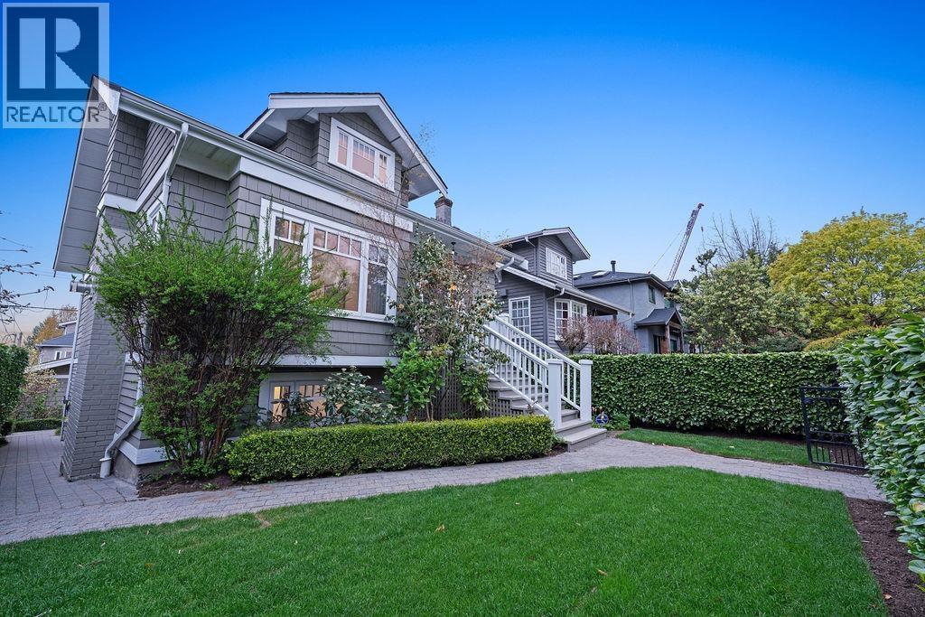 6591 Vine St, Vancouver, BC V6P 5W6
