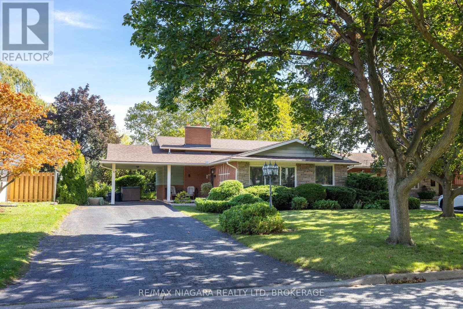 8 Jefferson Dr, St. Catharines, ON L2N 3T9