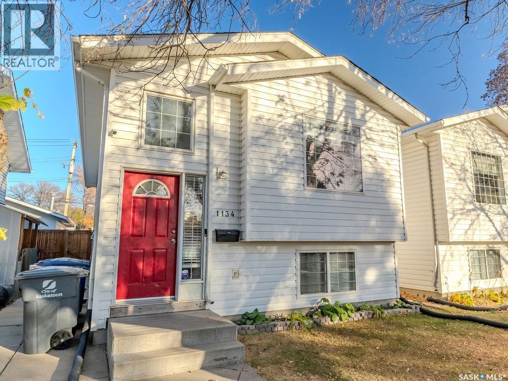 1134 J Ave N, Saskatoon, SK S7L 2L6