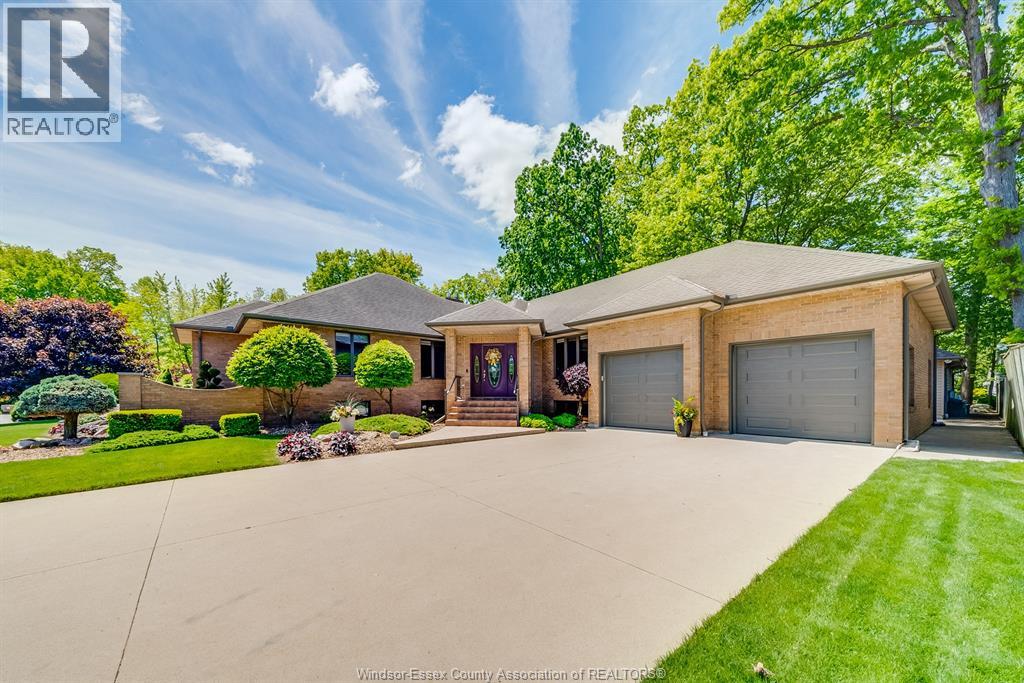 211 Woodland Dr, Essex, ON N0R 1G0