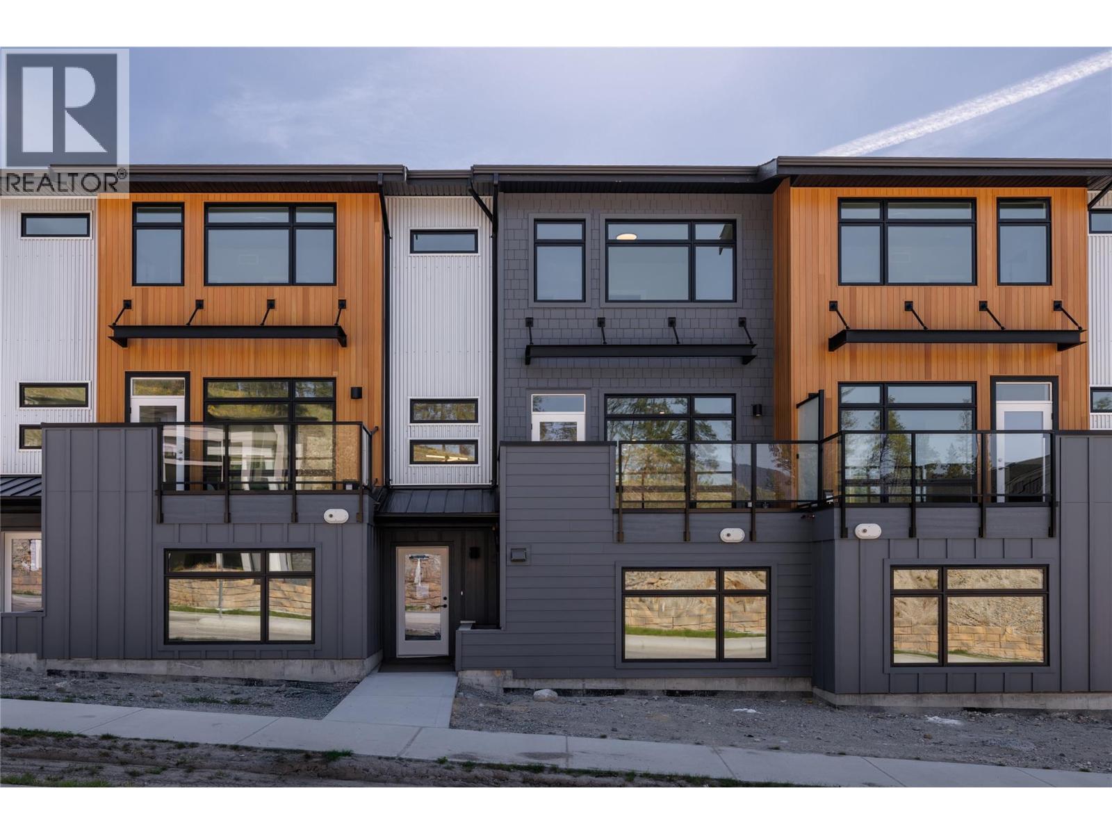 3425 Hilltown Drive Unit 2, Kelowna, BC V1V 2B5