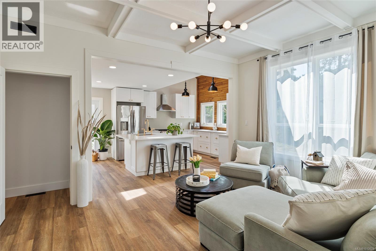 3223 Irma St, Saanich, BC V9Z 3R9