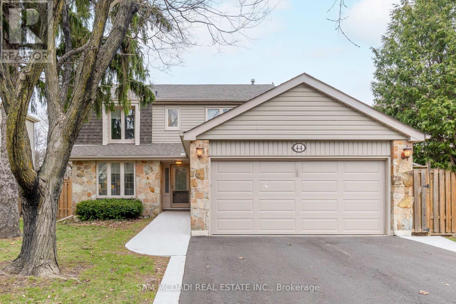 44 Madrid Cres, Brampton, ON L6S 2X4