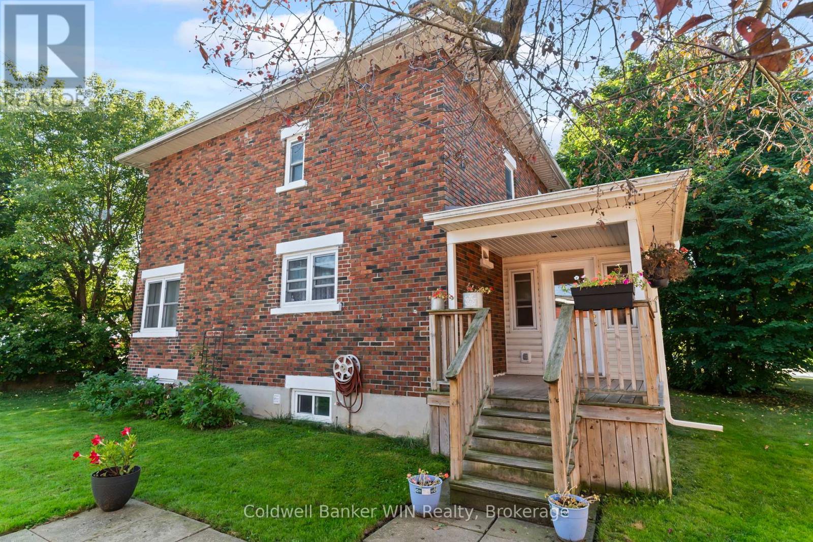 121 Queen St W, Wellington North, ON N0G 2L1