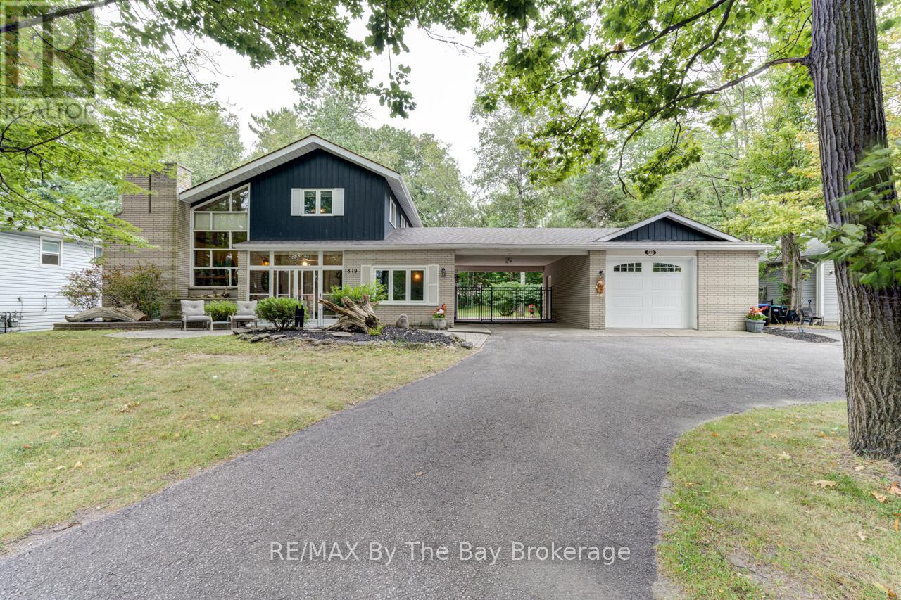 1819 River Rd W, Wasaga Beach, ON L9Z 2X5
