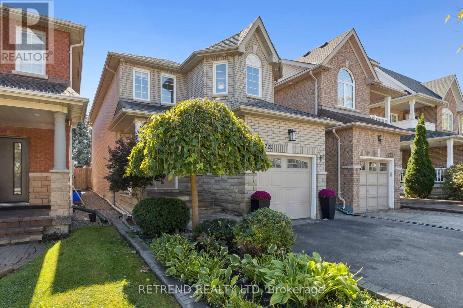 721 Swan Pl, Pickering, ON L1X 2V7