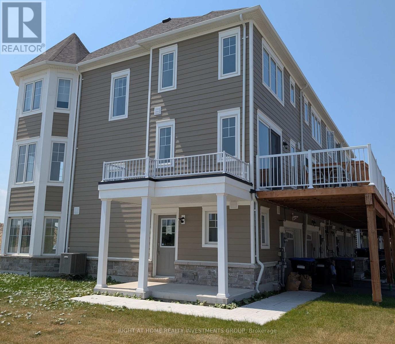 83 Shelburne Ave, Wasaga Beach, ON L9Z 0L2