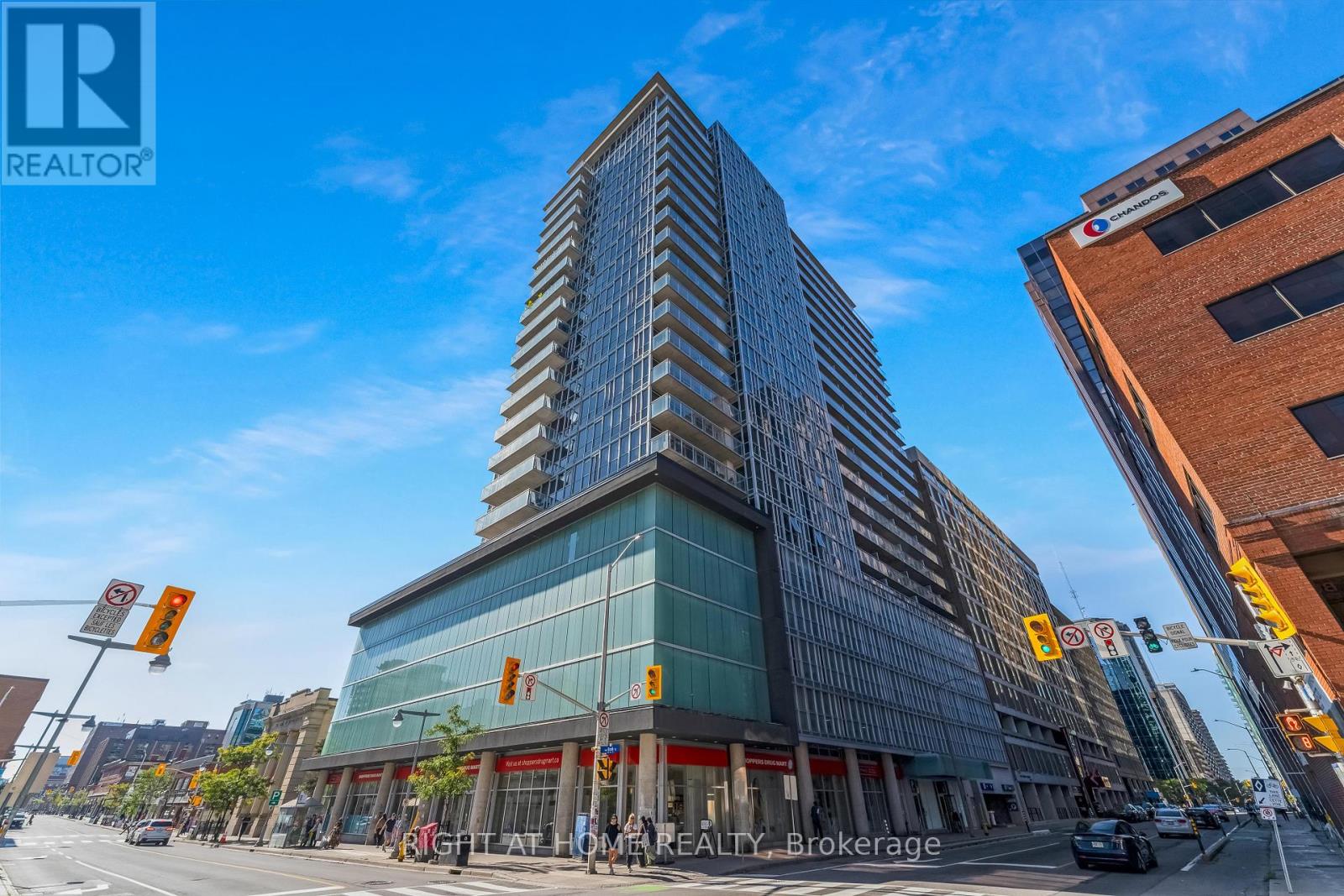 2010 324 Laurier Ave W, Ottawa, ON K1P 0A4