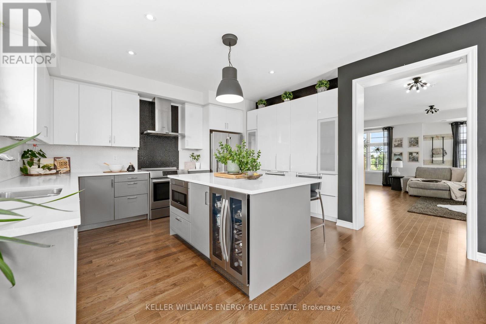 3 Cornerside Way, Whitby, ON L1M 0L8