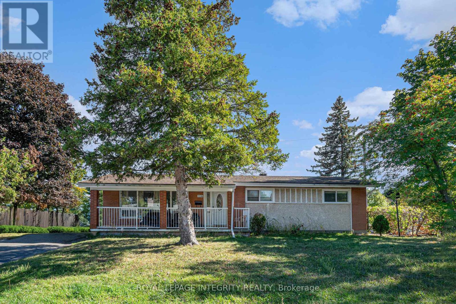 1136 Deer Park Rd, Ottawa, ON K2E 6H1
