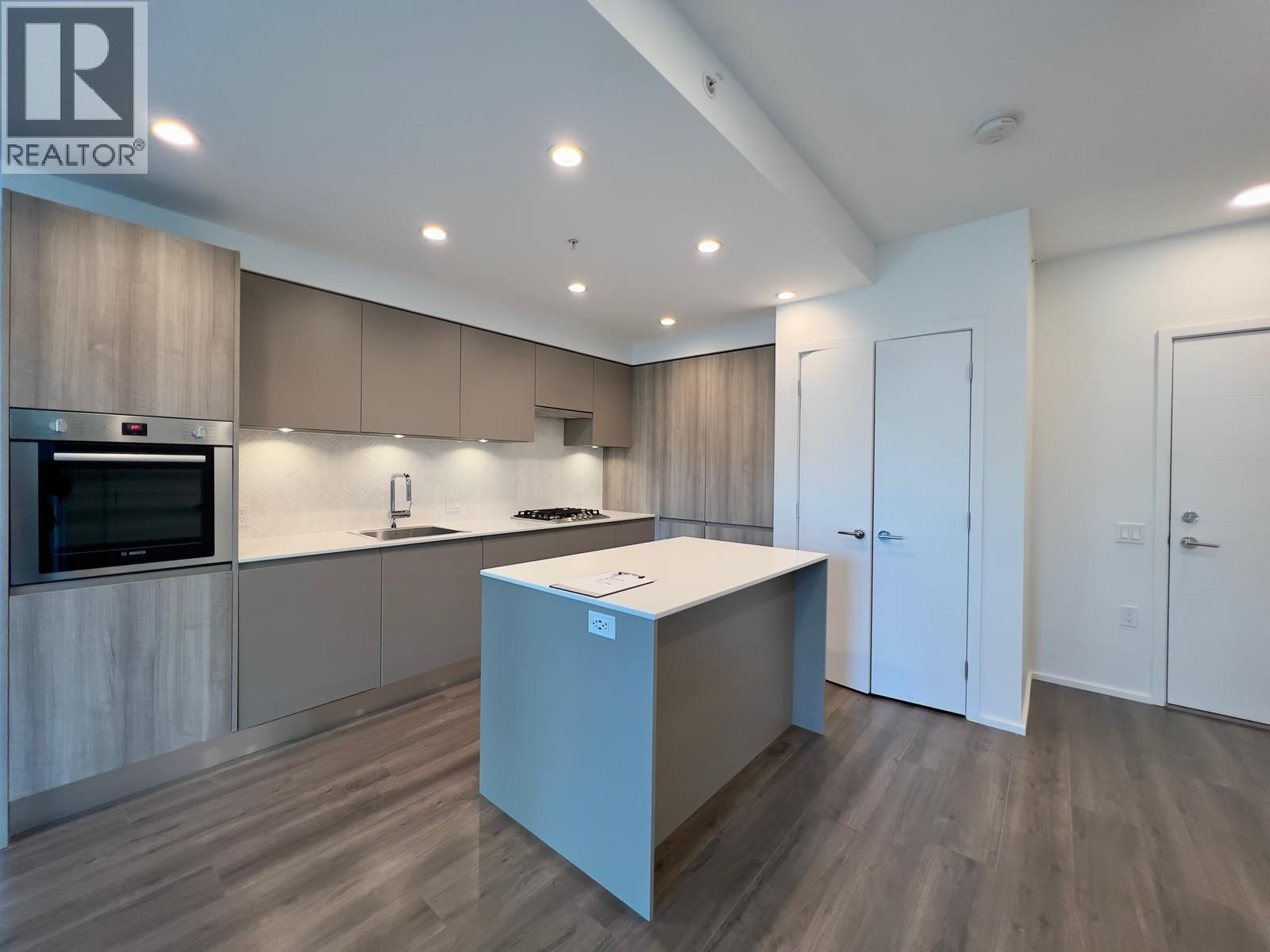 3809 Evergreen Place Unit 304, Burnaby, BC V3J 0M1