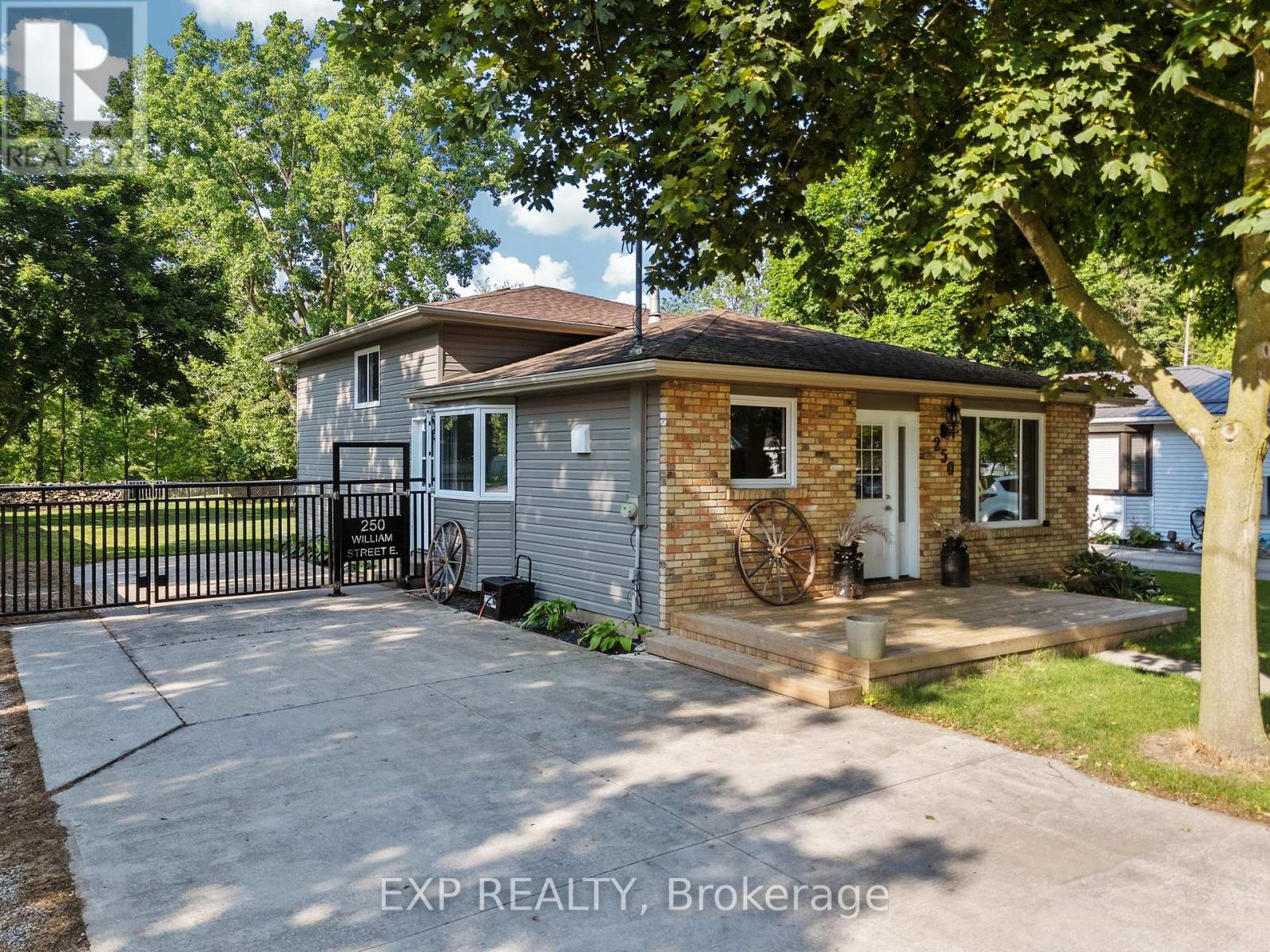 250 William E St, North Middlesex, ON N0M 2K0