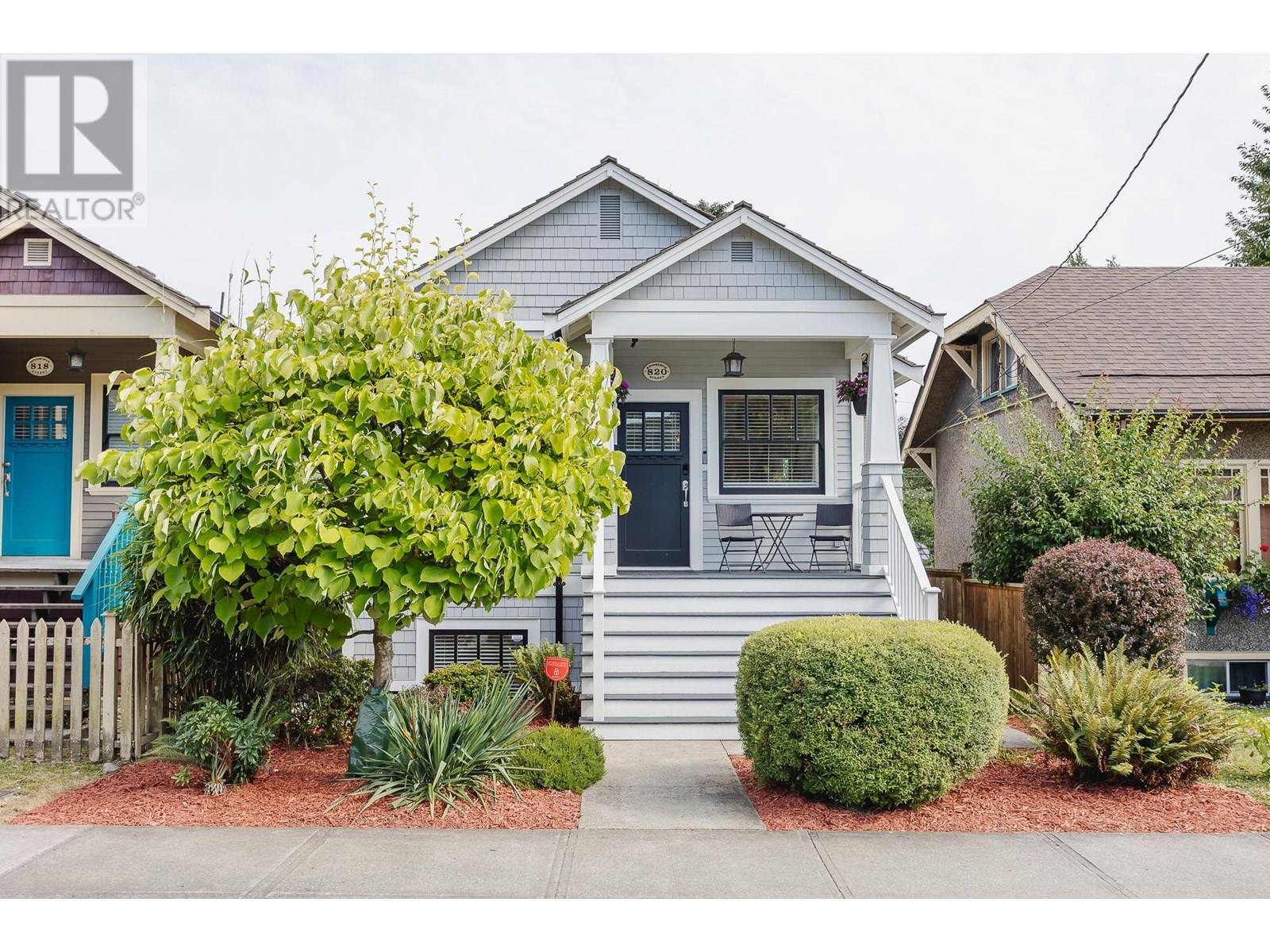 820 Edinburgh St, New Westminster, BC V3M 2V3