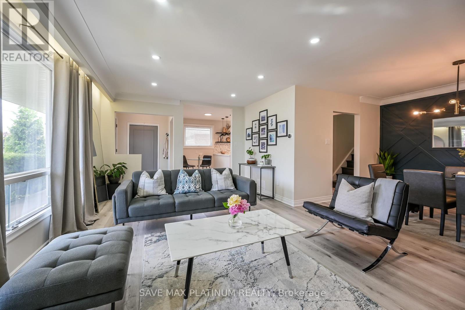 18 Gardenia Ct, Hamilton, ON L8K 3X6