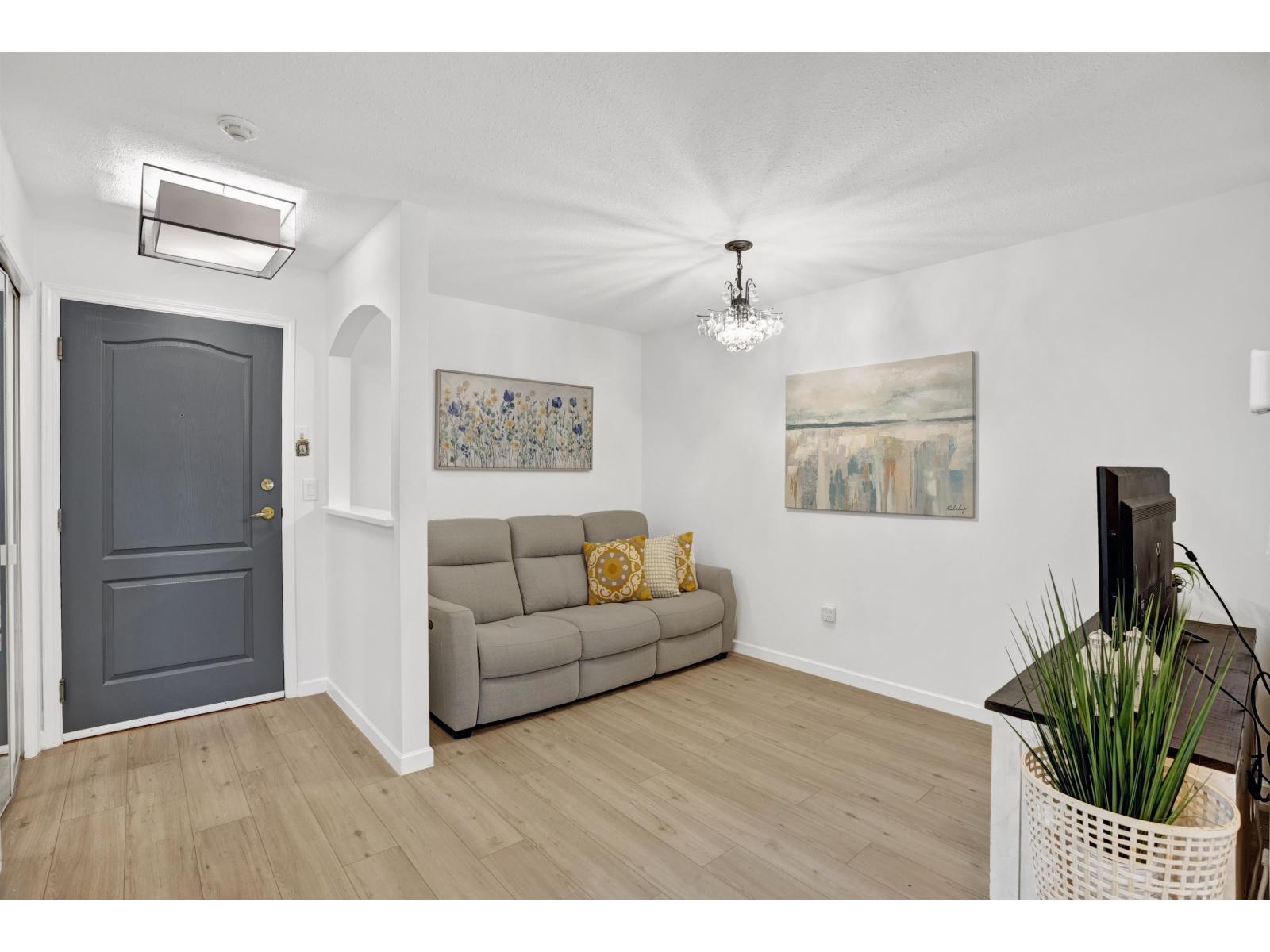 15298 20 Avenue Unit 204, Surrey, BC V4A 2A3