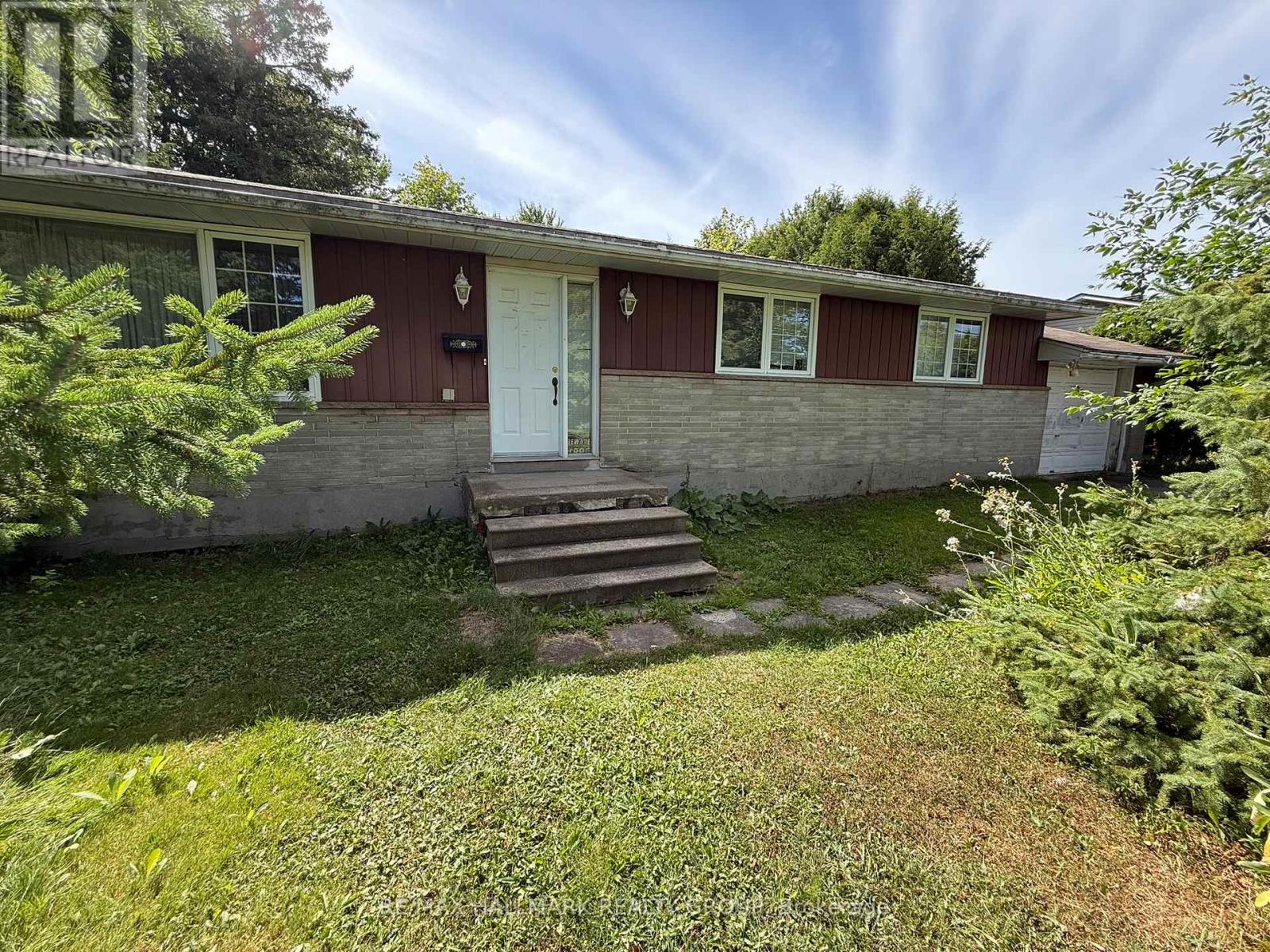 2516 Page Rd, Ottawa, ON K1W 1E2