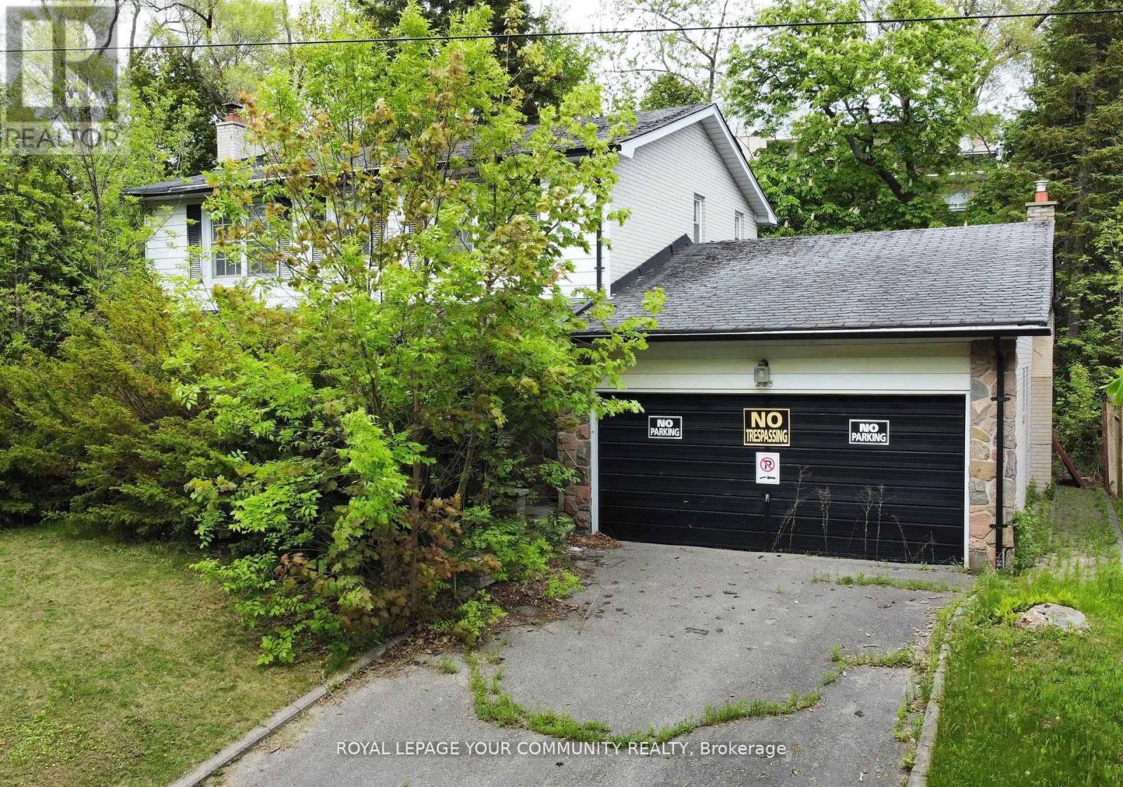 225 Old Yonge St, Toronto, ON M2P 1R5