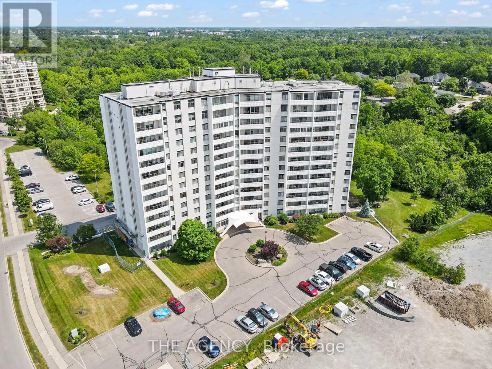 904 15 Towering Heights Blvd, St. Catharines, ON L2T 3G7