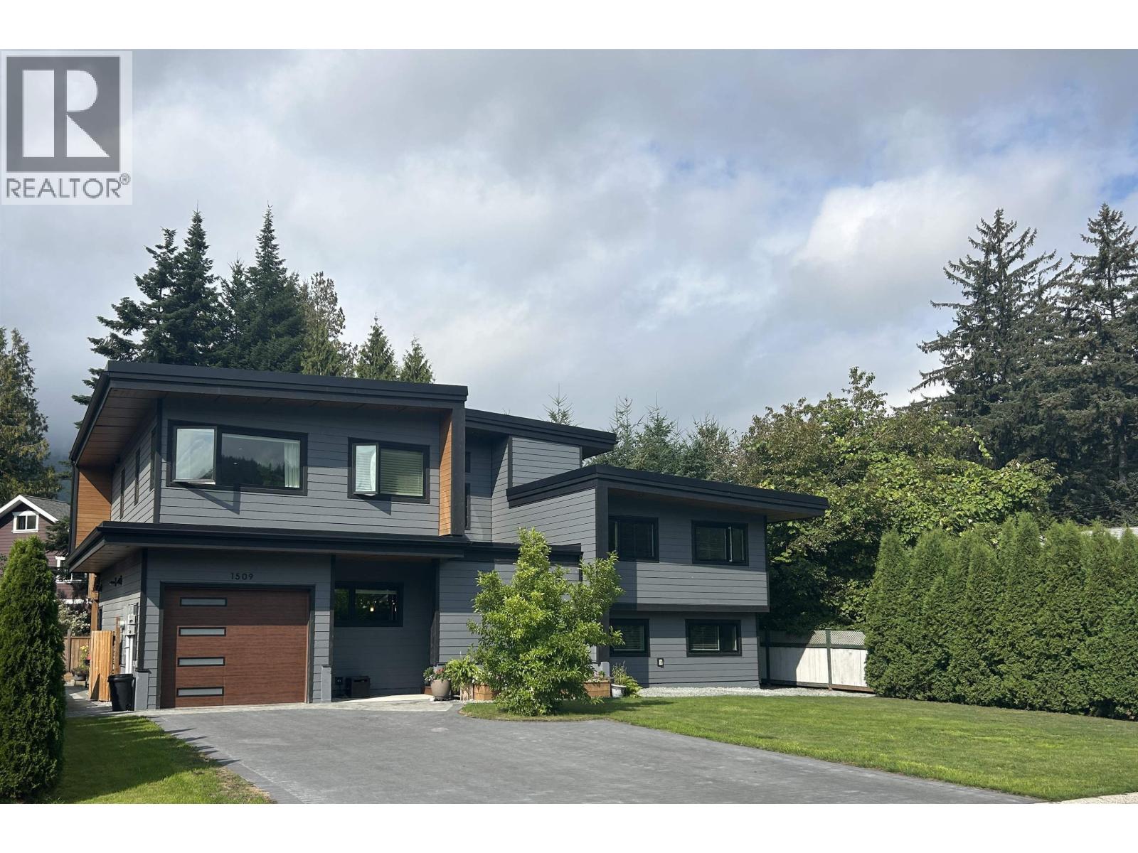 1509 Eagle Run Dr, Squamish, BC V0N 1H0