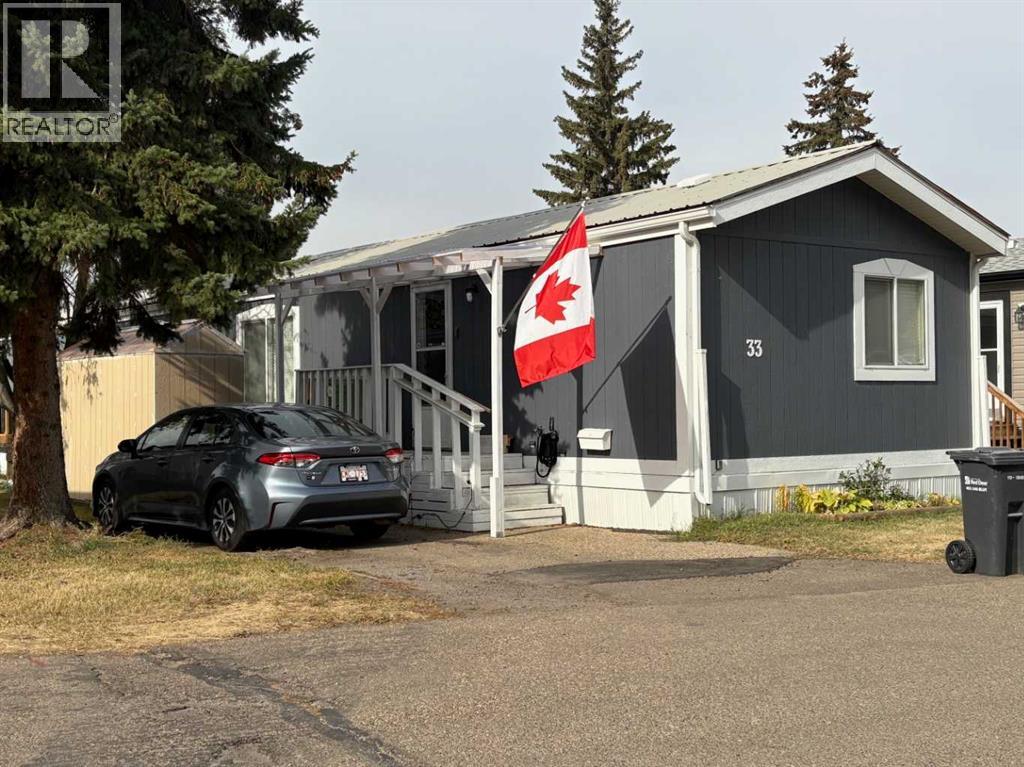 33 Parkside Dr, Red Deer, AB T4P 1K1