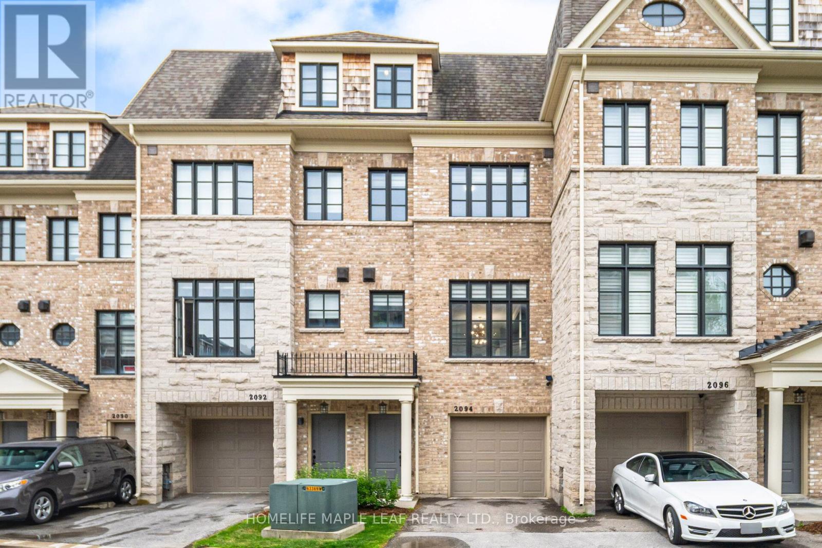 2094 Queensborough Gate, Mississauga, ON L5M 0X9
