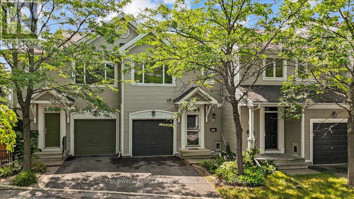 18 Maxton Private, Ottawa, ON K1J 1J1