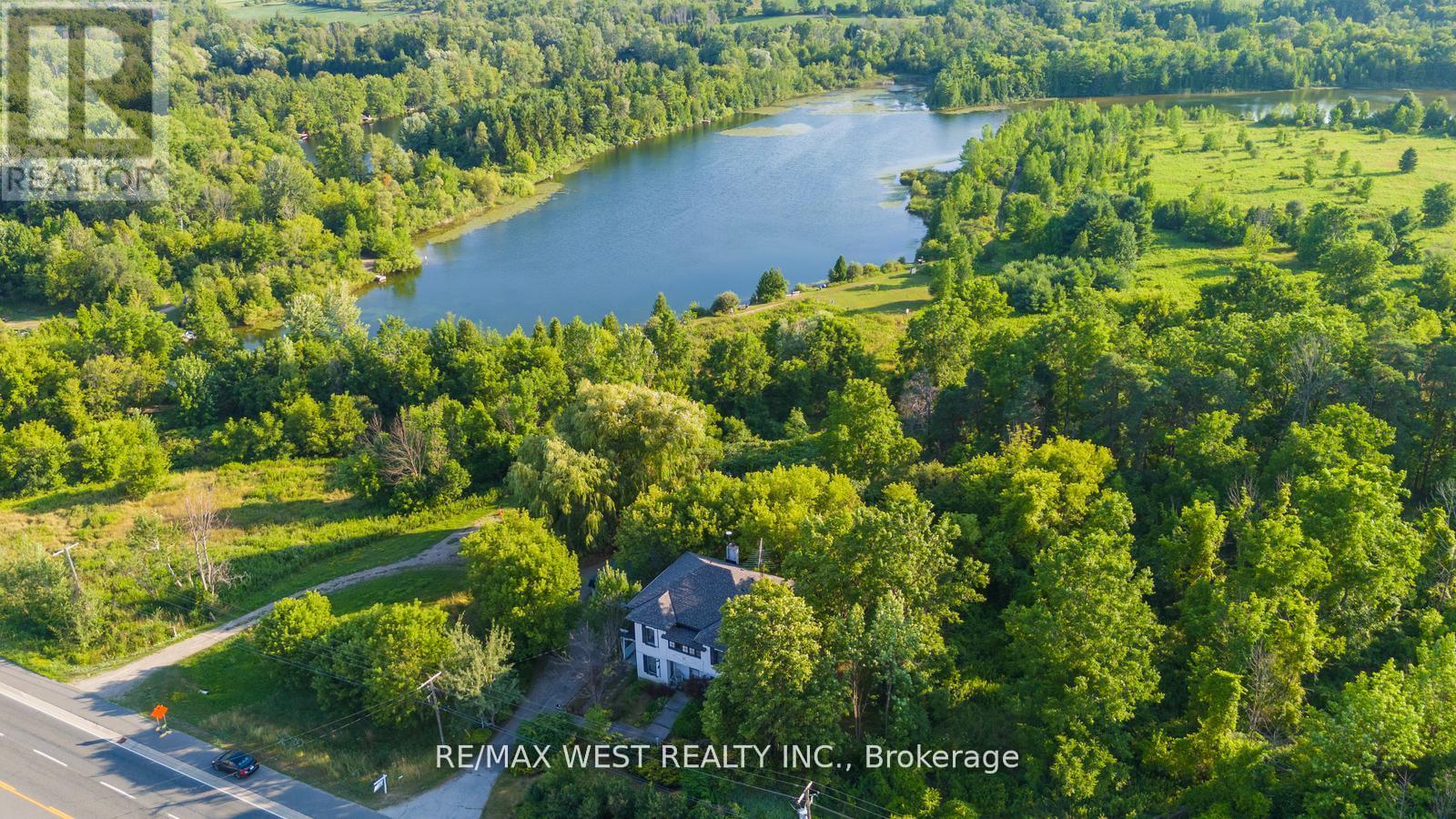 16086 Hurontario St, Caledon, ON L7C 2G6