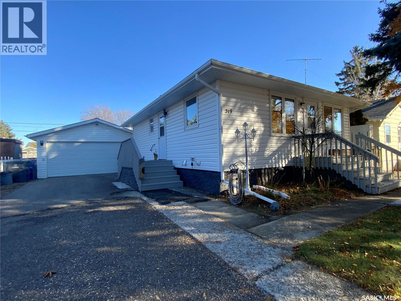 319 Simpson St, Outlook, SK S0L 2N0