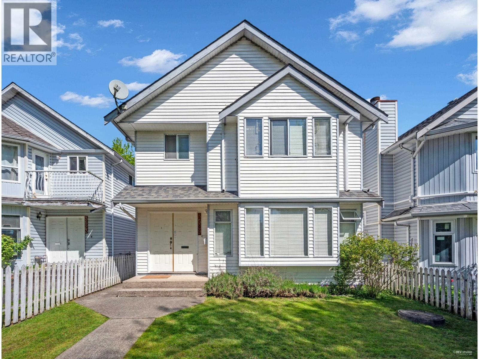 3529 Napier St, Vancouver, BC V5K 2X8