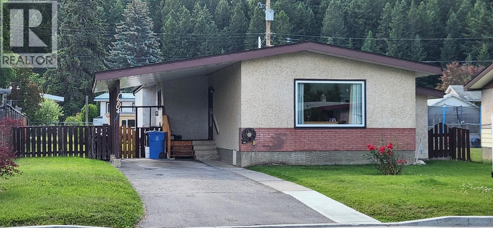 1204 Alexander Dr, Golden, BC V0A 1H0